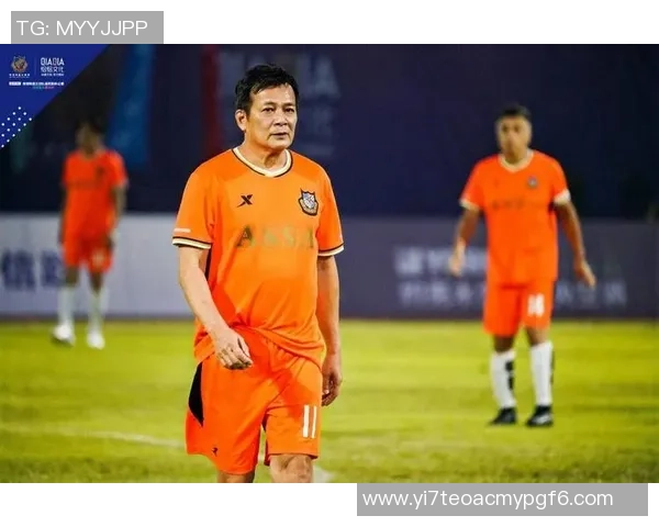 多胡子的足球明星如何在绿茵场上展现独特魅力与风采