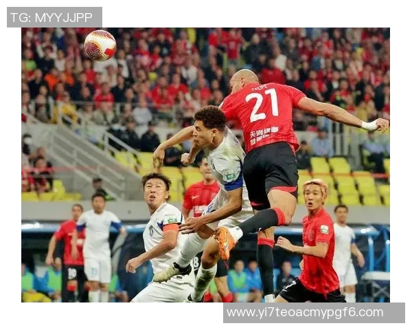 姓拉的足球明星宣布退役引发球迷热议与怀念的情感潮涌现