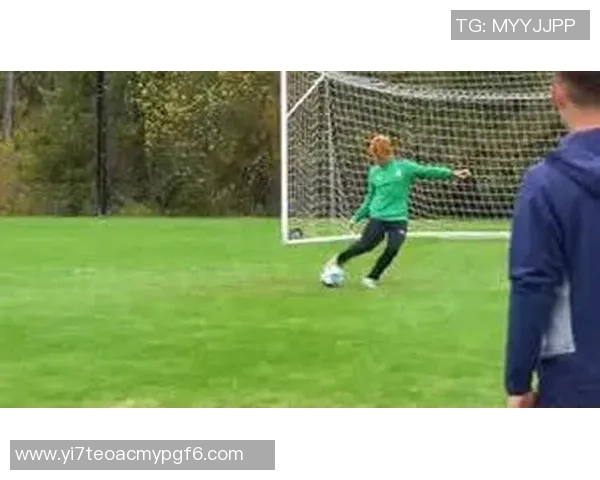 足球明星高空停球技巧揭秘如何在比赛中轻松应对高空传球挑战